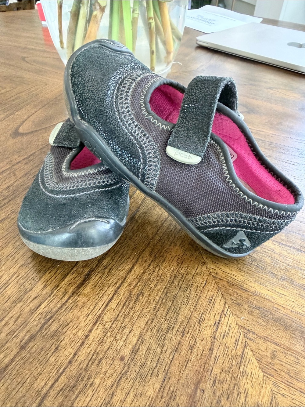 PLAE Girls Emme mary jane style slip-on in Black with Magenta Lining